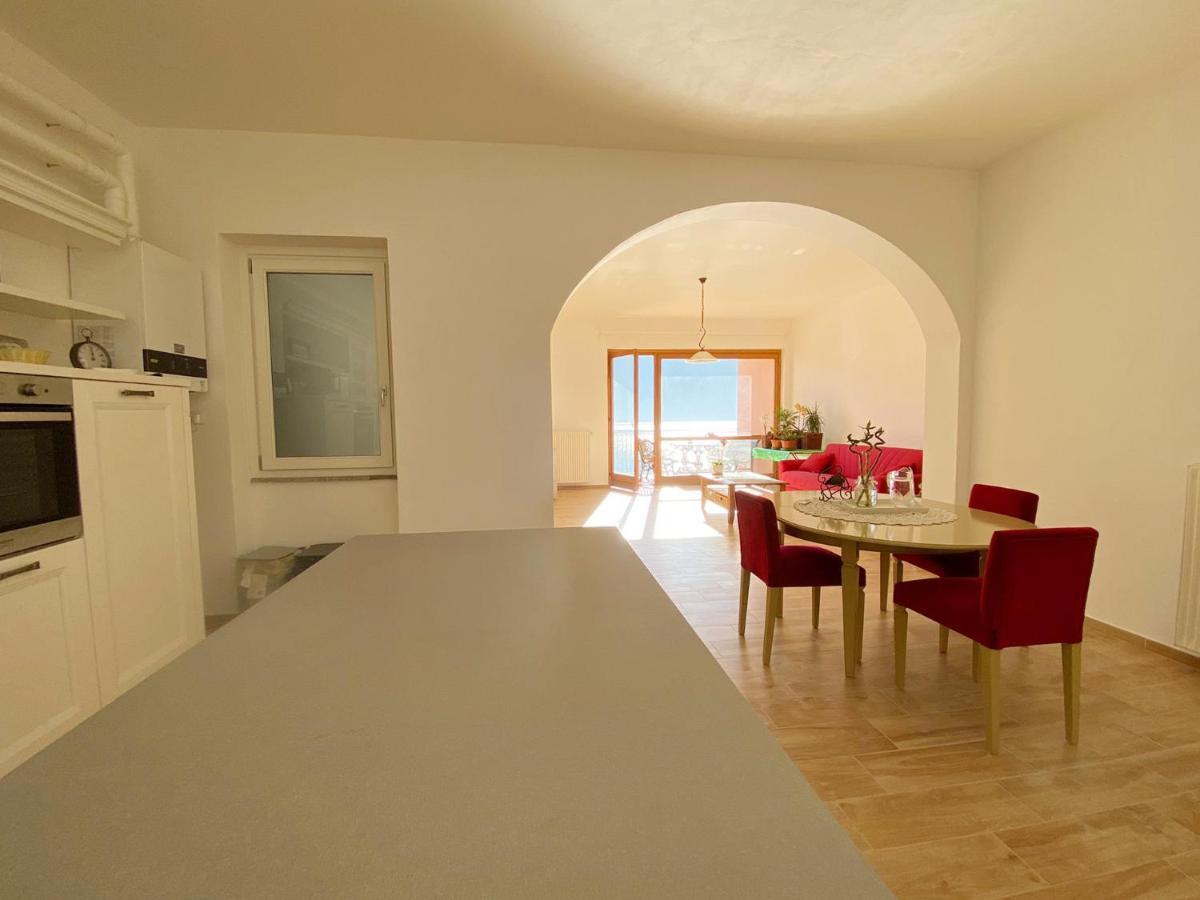 Big Apartment With Lake View And Two Bedrooms ซาลา โคมาชีนา ภายนอก รูปภาพ